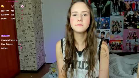 Snapshot of lucyrose33 chatting on 09.28.25 Lucy Rose online show from 09.28.25