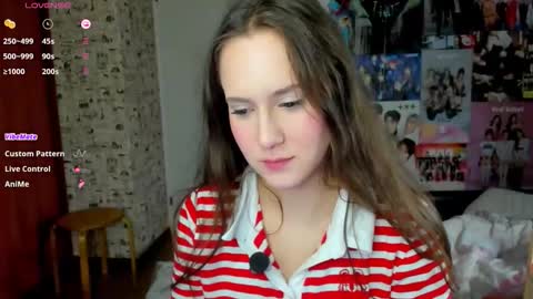 Snapshot of lucyrose33 chatting on 10.27.25 Lucy Rose online show from 10.27.25