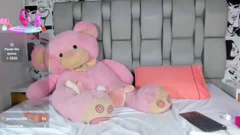 Snapshot of lucyrosse_ chatting on 02.24.25 Lucy online show from 02.24.25