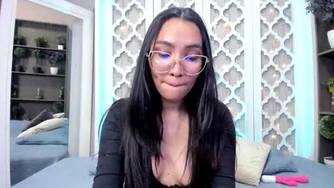 Lucy Liiu online show from 02.21.25