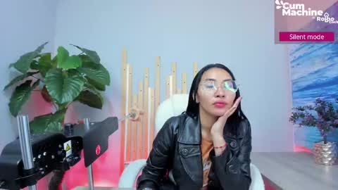 Lucy Liiu online show from 09.18.25