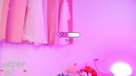 Snapshot of lucyy_peach chatting on 12.18.24 LUCYY FROM HOME  online show from 12.18.24