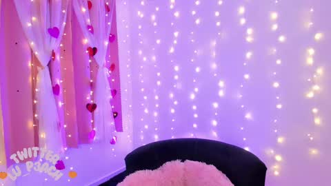 Snapshot of lucyy_peach chatting on 02.21.25 LUCYY FROM HOME  online show from 02.21.25