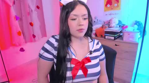 Snapshot of lucyy_peach chatting on 09.20.25 LUCYY FROM HOME  online show from 09.20.25