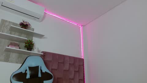 Snapshot of lucyy_start chatting on 01.11.25 LUCY online show from 01.11.25