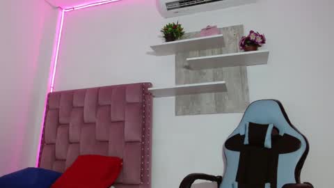 Snapshot of lucyy_start chatting on 03.02.25 LUCY online show from 03.02.25