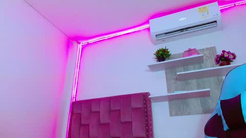 Snapshot of lucyy_start chatting on 03.05.25 LUCY online show from 03.05.25