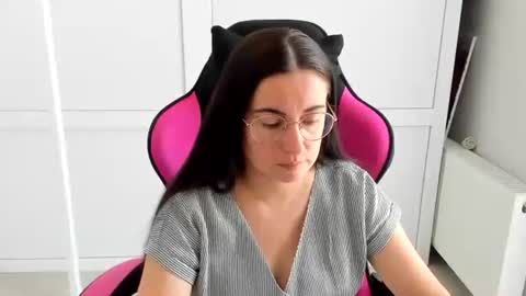 Snapshot of lucyycharm chatting on 06.26.26 Lucy online show from 06.26.26