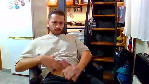 Snapshot of luigi281996 chatting on 12.21.24 luigi281996 online show from 12.21.24