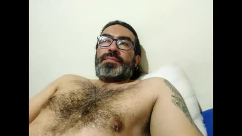 Snapshot of luis2988z chatting on 04.28.26 Hairyman online show from 04.28.26
