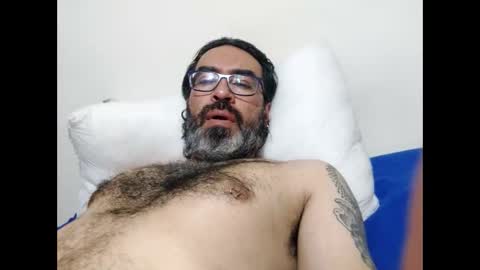 Snapshot of luis2988z chatting on 04.28.26 Hairyman online show from 04.28.26