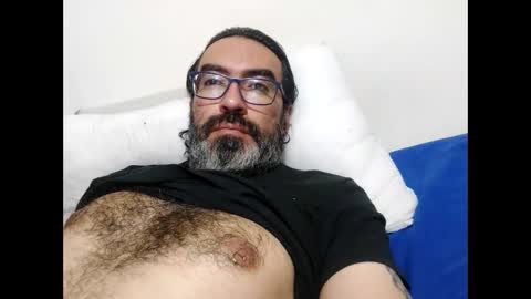 Snapshot of luis2988z chatting on 05.06.26 Hairyman online show from 05.06.26