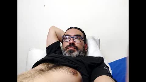 Snapshot of luis2988z chatting on 05.19.26 Hairyman online show from 05.19.26