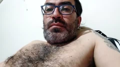 Snapshot of luis2988z chatting on 07.04.26 Hairyman online show from 07.04.26