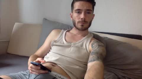 Snapshot of luisbadx chatting on 01.09.25 Luis Badx online show from 01.09.25