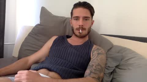 Snapshot of luisbadx chatting on 01.11.25 Luis Badx online show from 01.11.25