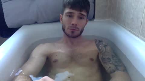 Snapshot of luisbadx chatting on 12.15.25 Luis Badx online show from 12.15.25