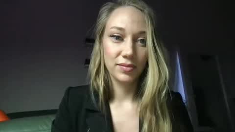 Snapshot of luiva13 chatting on 01.24.25 luiva13 online show from 01.24.25