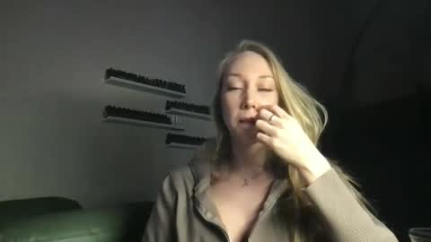 Snapshot of luiva13 chatting on 02.10.25 luiva13 online show from 02.10.25