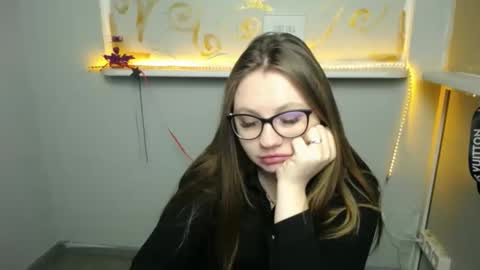 Snapshot of luizaheems_ chatting on 02.14.25 Luiza online show from 02.14.25