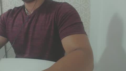 Snapshot of lukafitness chatting on 12.20.25 lukafitness online show from 12.20.25