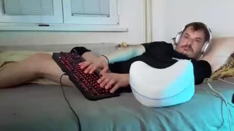 Snapshot of lukask088 chatting on 12.17.25 Lukas online show from 12.17.25