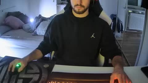 Snapshot of lukasschoetz chatting on 12.28.24 lukasschoetz online show from 12.28.24