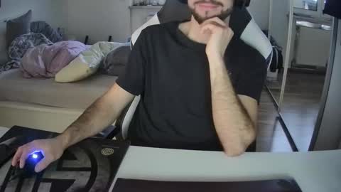 Snapshot of lukasschoetz chatting on 12.29.24 lukasschoetz online show from 12.29.24