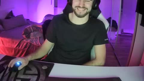 Snapshot of lukasschoetz chatting on 02.10.25 lukasschoetz online show from 02.10.25