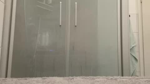 Snapshot of lukasschoetz chatting on 09.24.25 lukasschoetz online show from 09.24.25