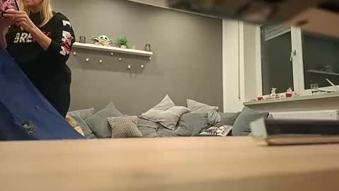 Snapshot of lukasschoetz chatting on 11.24.25 lukasschoetz online show from 11.24.25