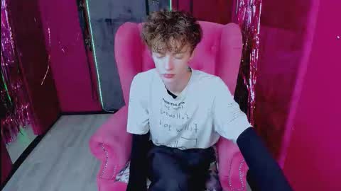 Snapshot of luke_sweet chatting on 12.16.25 Luke online show from 12.16.25