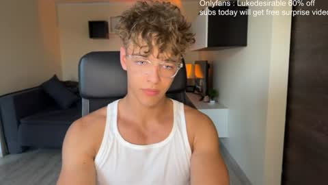 Snapshot of lukedesirable chatting on 06.29.26 lukedesirable online show from 06.29.26