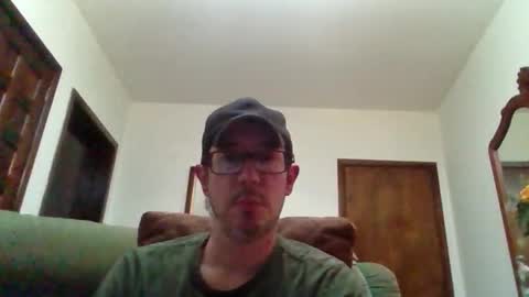 Snapshot of lukz88bigcock chatting on 10.02.25 Luke online show from 10.02.25
