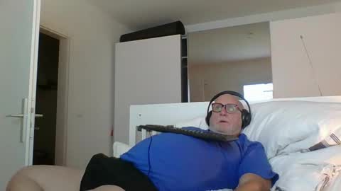 Snapshot of luley58 chatting on 09.15.25 luley58 online show from 09.15.25