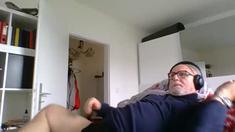 Snapshot of luley58 chatting on 10.12.25 luley58 online show from 10.12.25