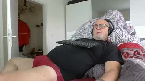 Snapshot of luley58 chatting on 10.13.25 luley58 online show from 10.13.25