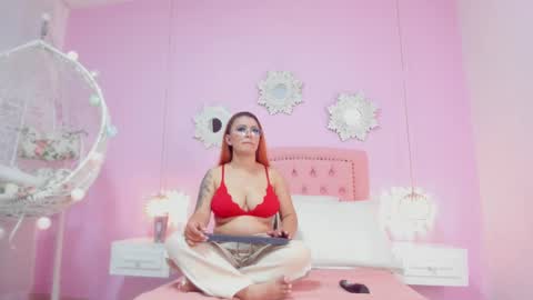 Snapshot of lulijones chatting on 09.28.25 Luli Jones online show from 09.28.25