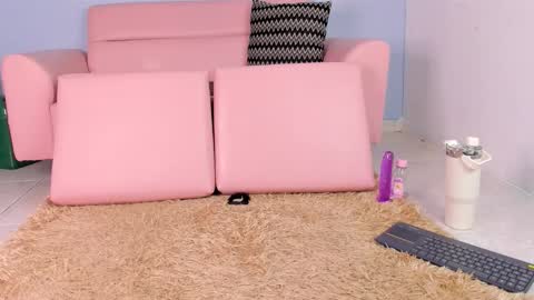 Snapshot of lulu__cute1 chatting on 11.25.25 lulu__cute1 online show from 11.25.25