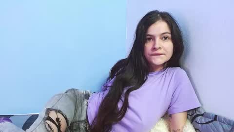 Snapshot of lulu_cm chatting on 10.28.25 lulu_cm online show from 10.28.25