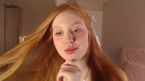 Snapshot of lulu_moons chatting on 12.11.24 Lulu online show from 12.11.24