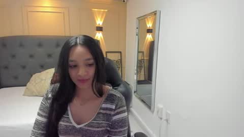 Snapshot of lumamonroe chatting on 08.07.26 LUNA online show from 08.07.26