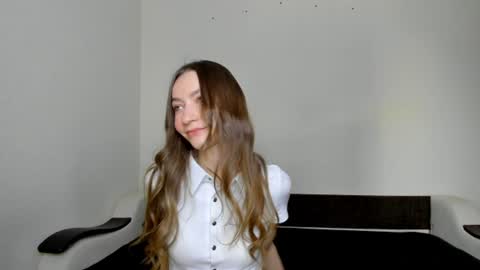 Snapshot of luminaya chatting on 06.15.26 Naya online show from 06.15.26
