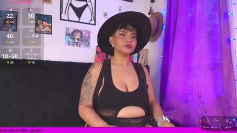 Snapshot of luna__cute chatting on 06.25.26 Luna online show from 06.25.26