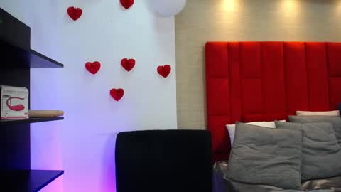 Luna And Titan  online show from 03.02.26