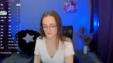 luna_berryy online show from 02.22.25