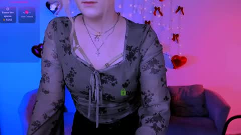 luna_berryy online show from 04.15.26