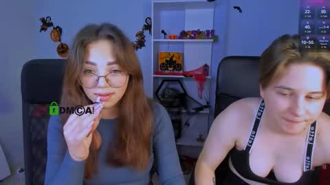 Snapshot of luna_blooming chatting on 10.21.25 luna online show from 10.21.25