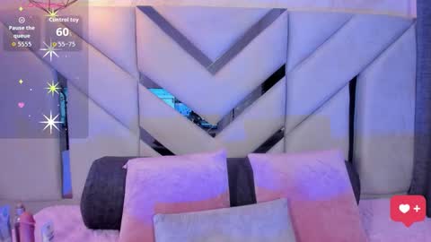 Snapshot of luna_blyss chatting on 02.26.26 Luna online show from 02.26.26