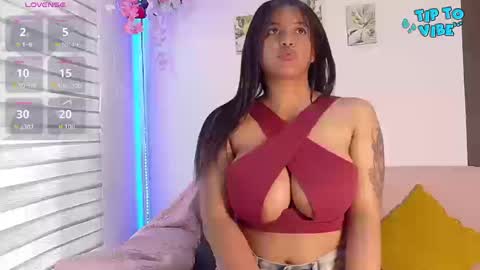 Snapshot of luna_ebony1 chatting on 09.23.25 Couple X online show from 09.23.25